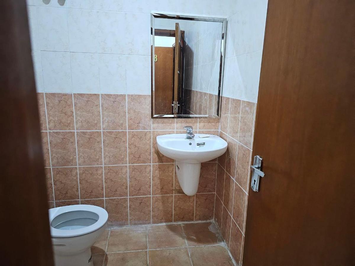 Hostel The Venue Aladdin Kuwait City Exterior foto