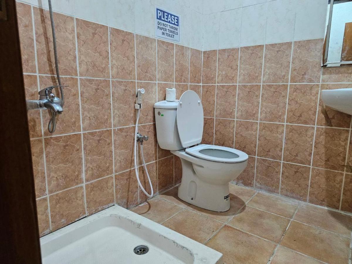 Hostel The Venue Aladdin Kuwait City Exterior foto