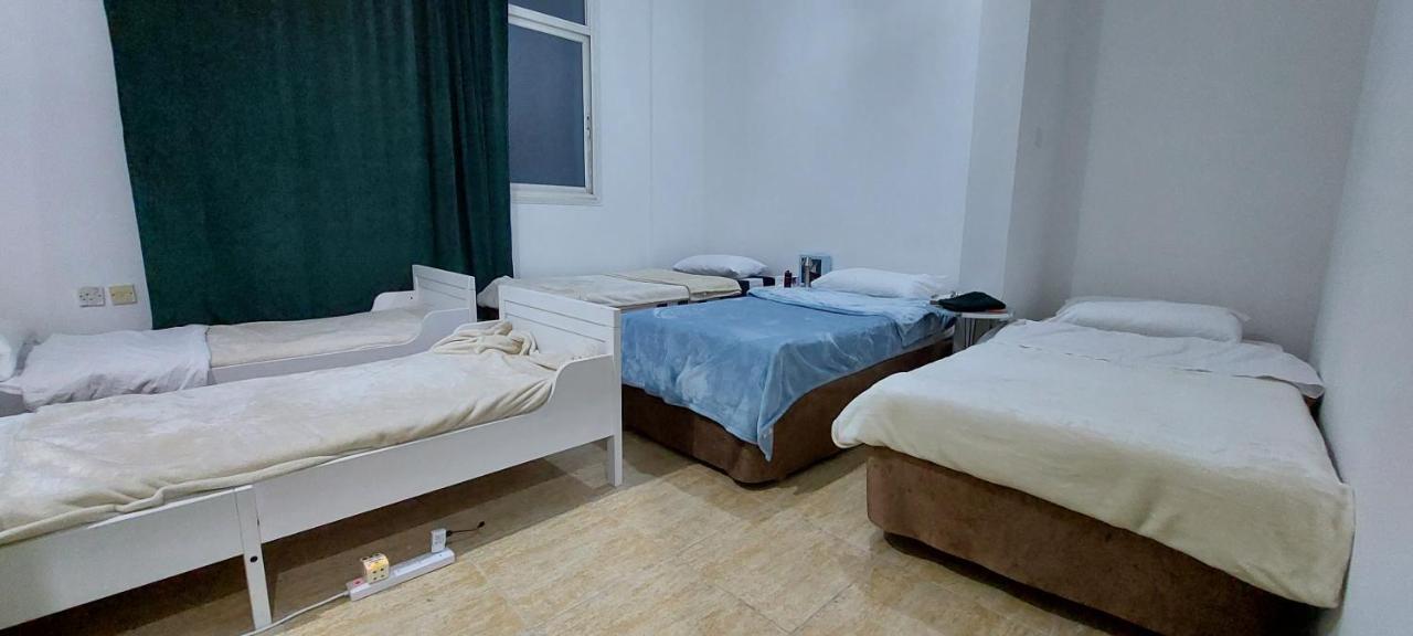 Hostel The Venue Aladdin Kuwait City Exterior foto